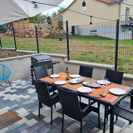 Holiday home L'echappee Belle, Grande Maison En Pleine Campagne Laning